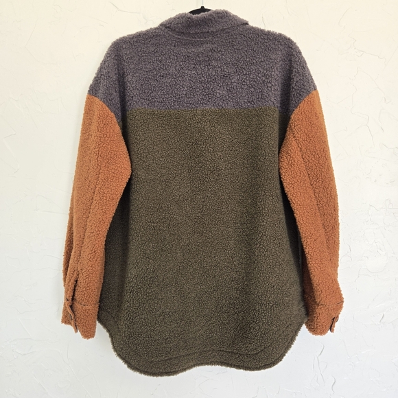 Mystree Sherpa Color Block Shacket - Picture 6 of 8